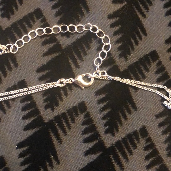 Beautiful silvertone double adjustable necklace. - Picture 3 of 3